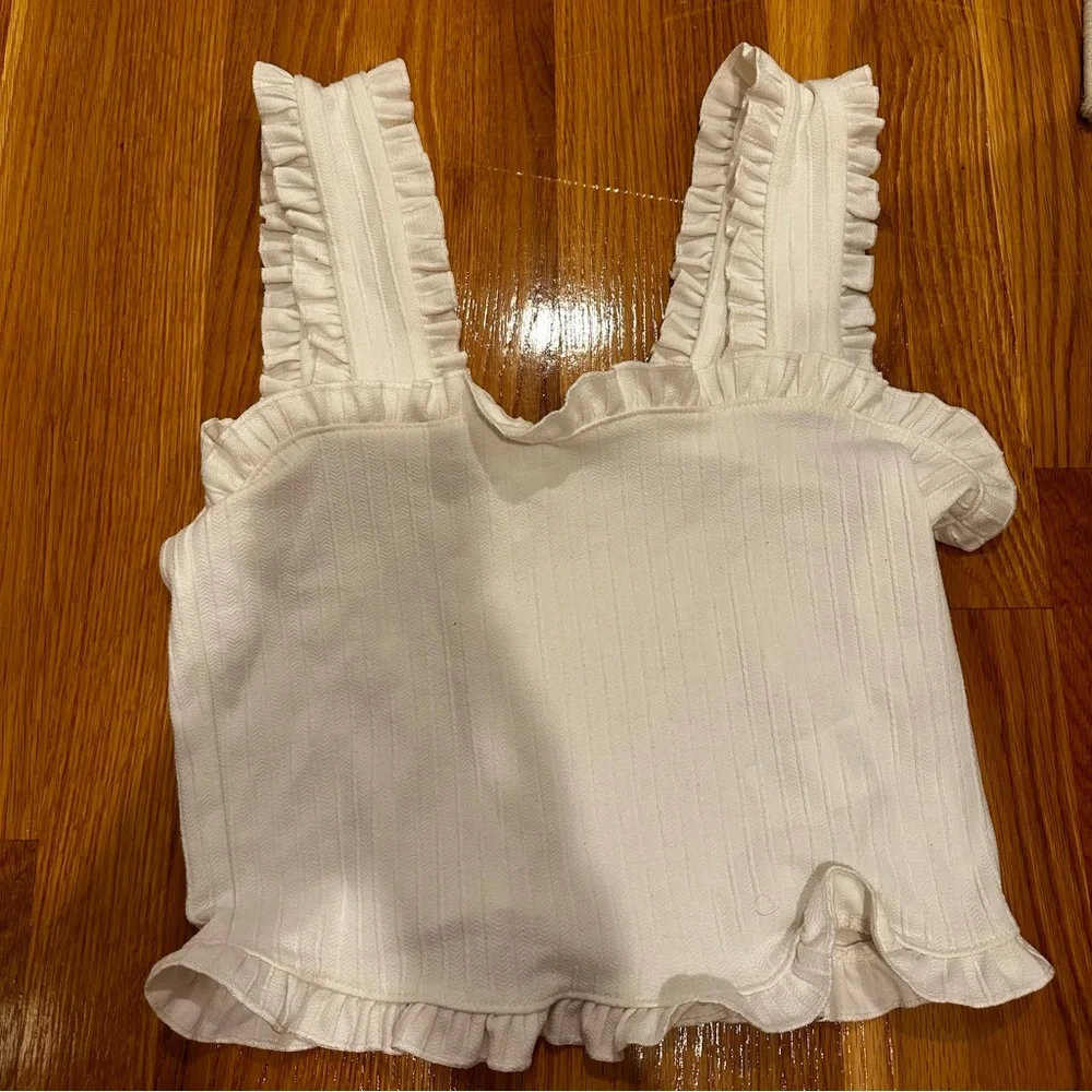 Eggie Ruffle Cropped Tank - Picture 2 of 4